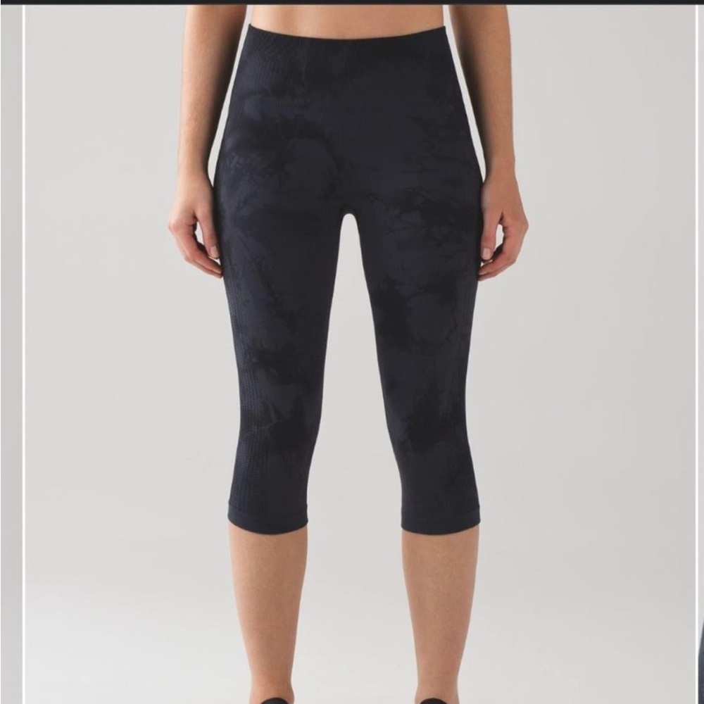 Lululemon Flo & Go Black and Gray Seamless Tie-Dye Cropped Leggings 6 19 inch